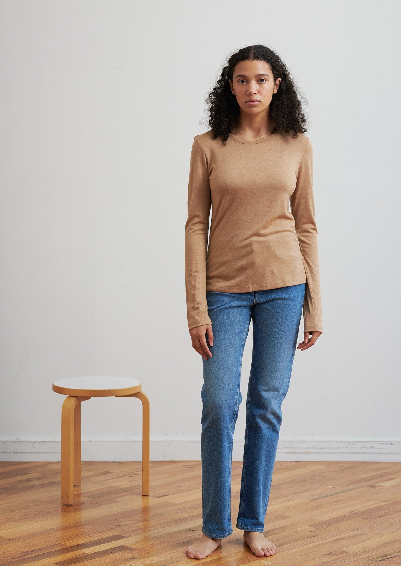 Classic long-sleeve crew neck in traceable merino wool designed for comfort and versatility in your everyday life.