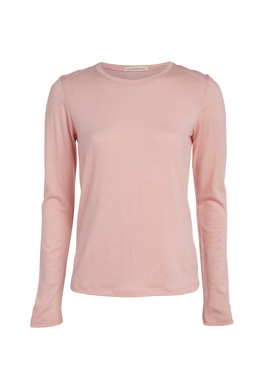 Luxury essentials in ethical wool designed for comfort and versatility in your everyday life.