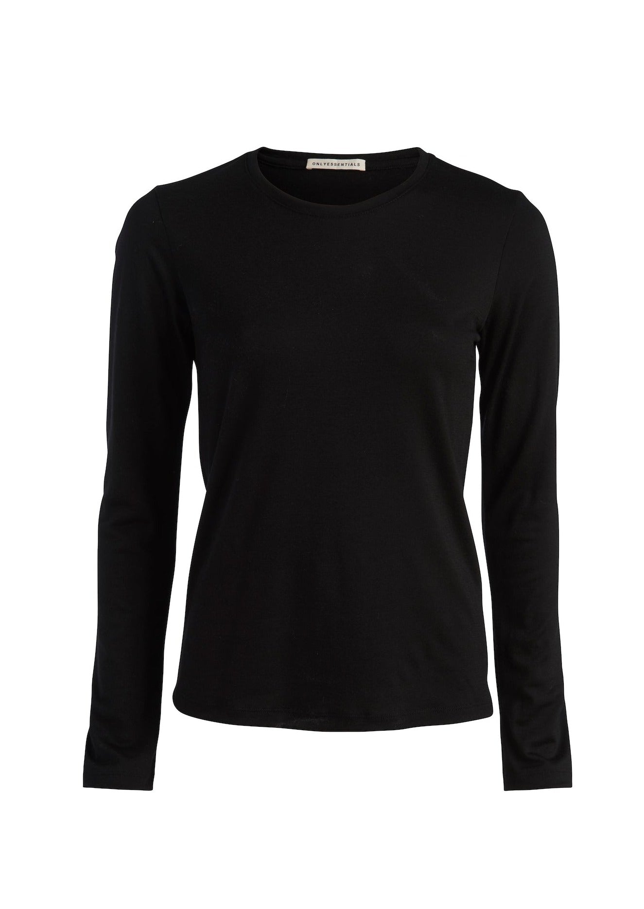 This classic long-sleeve crew neck in traceable merino wool is soft and breathable designed for versatility and comfort in your everyday life.