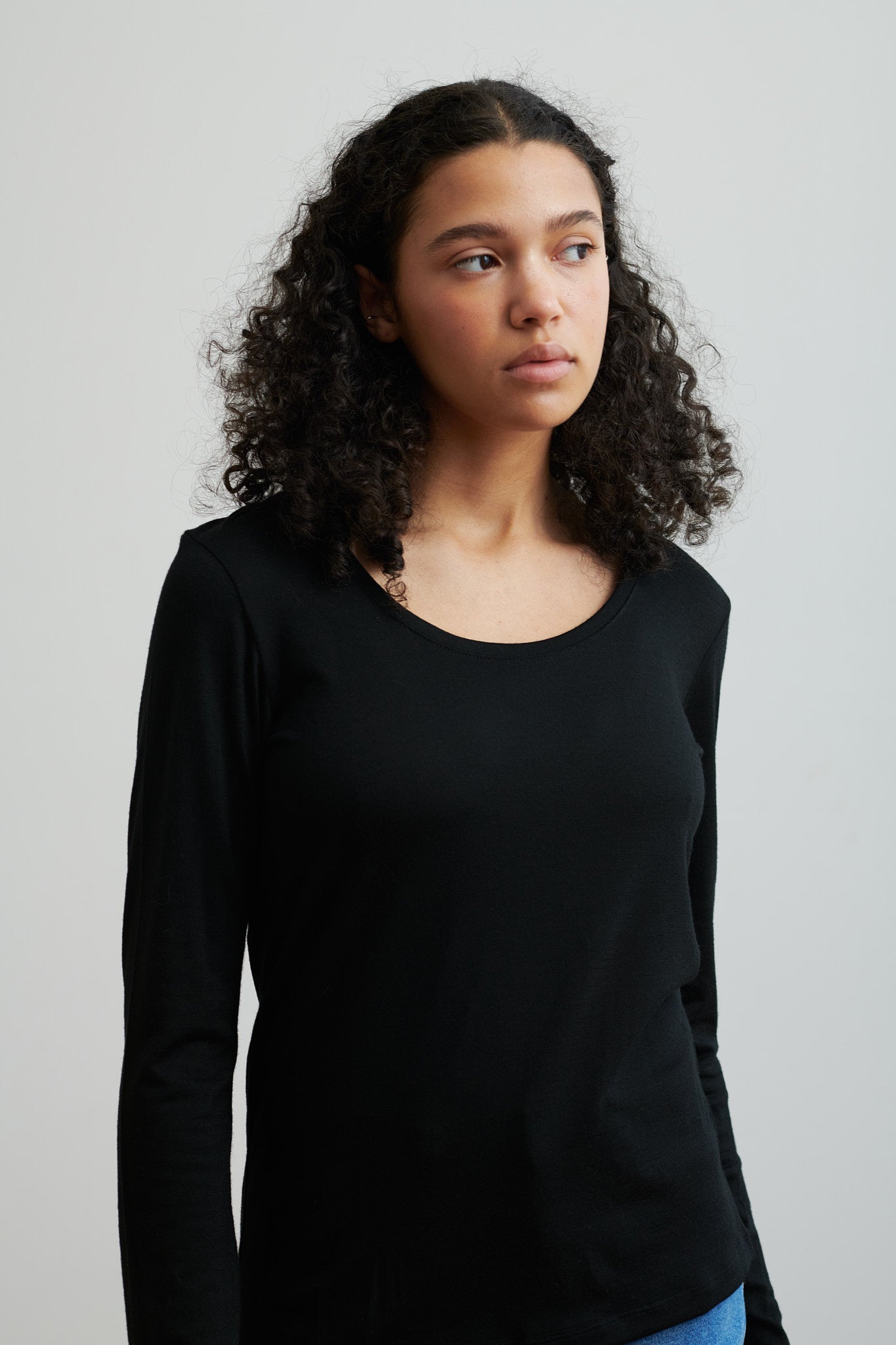 Detailed with a scoop neckline, this layering piece in ethical wool is soft and breathable designed for comfort and versatility in your everyday life.