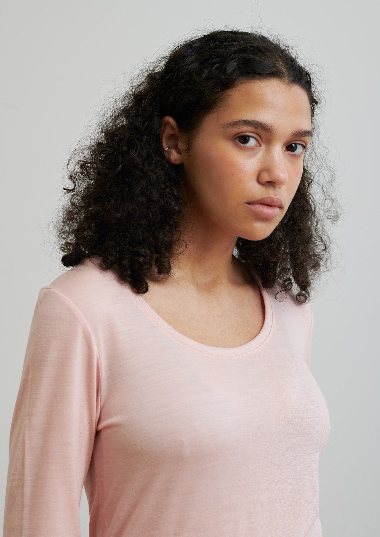 Detailed with a scoop neckline, this layering essential is soft and breathable to wear all seasons. Made from our lightweight merino wool from New Zealand.