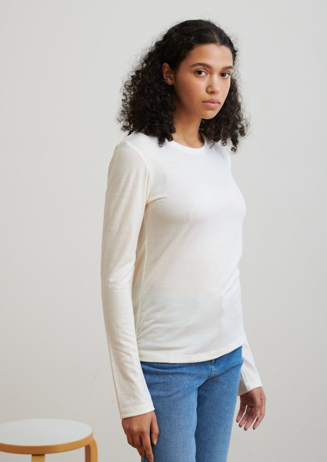 A classic long-sleeve crew neck, this layering piece in ethical wool is soft and lightweight and designed to wear all seasons. 