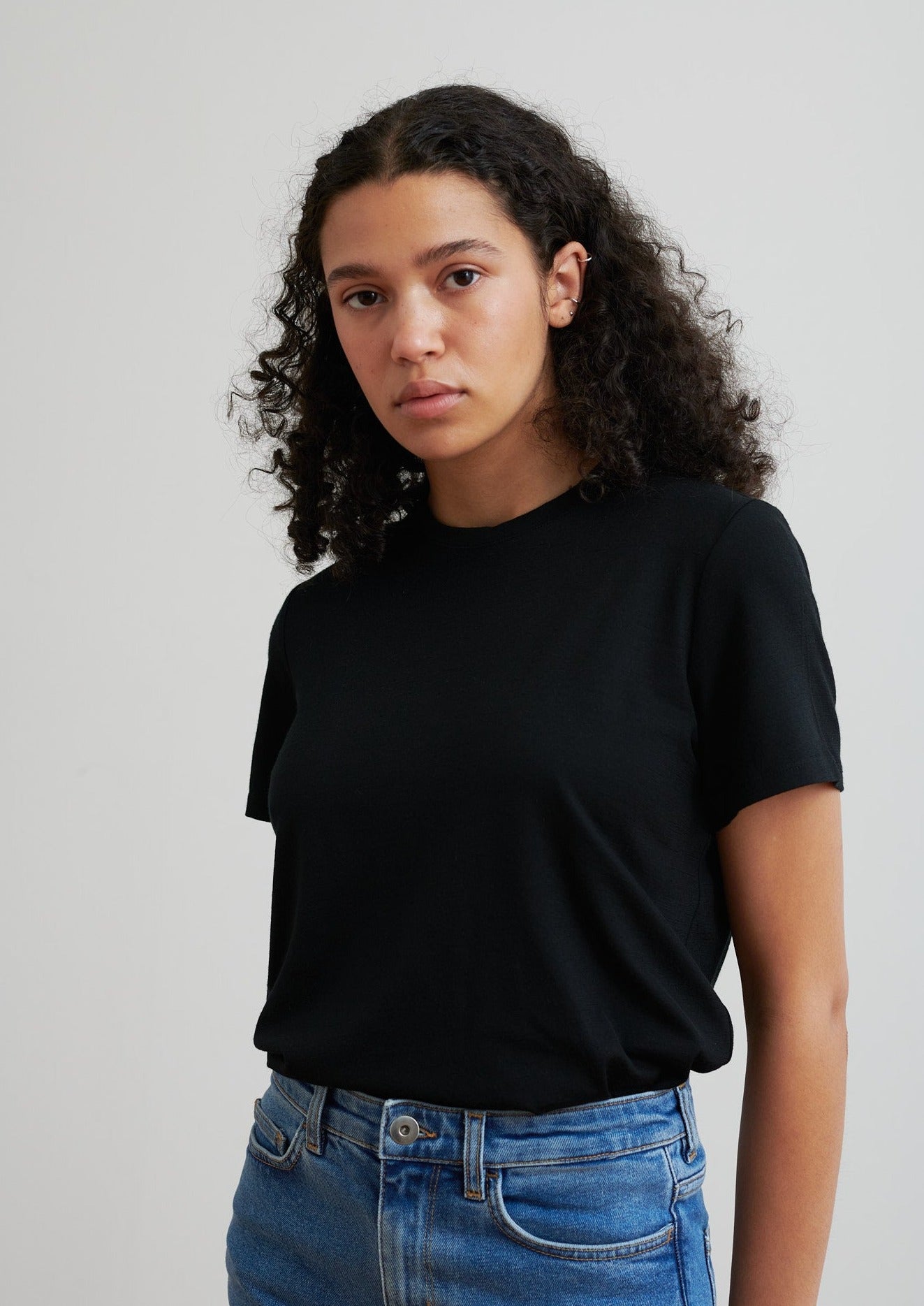 Classic t-shirt in lightweight merino is soft and breathable to wear all seasons—Shop luxury essentials in ethical, sustainable, and traceable wool.